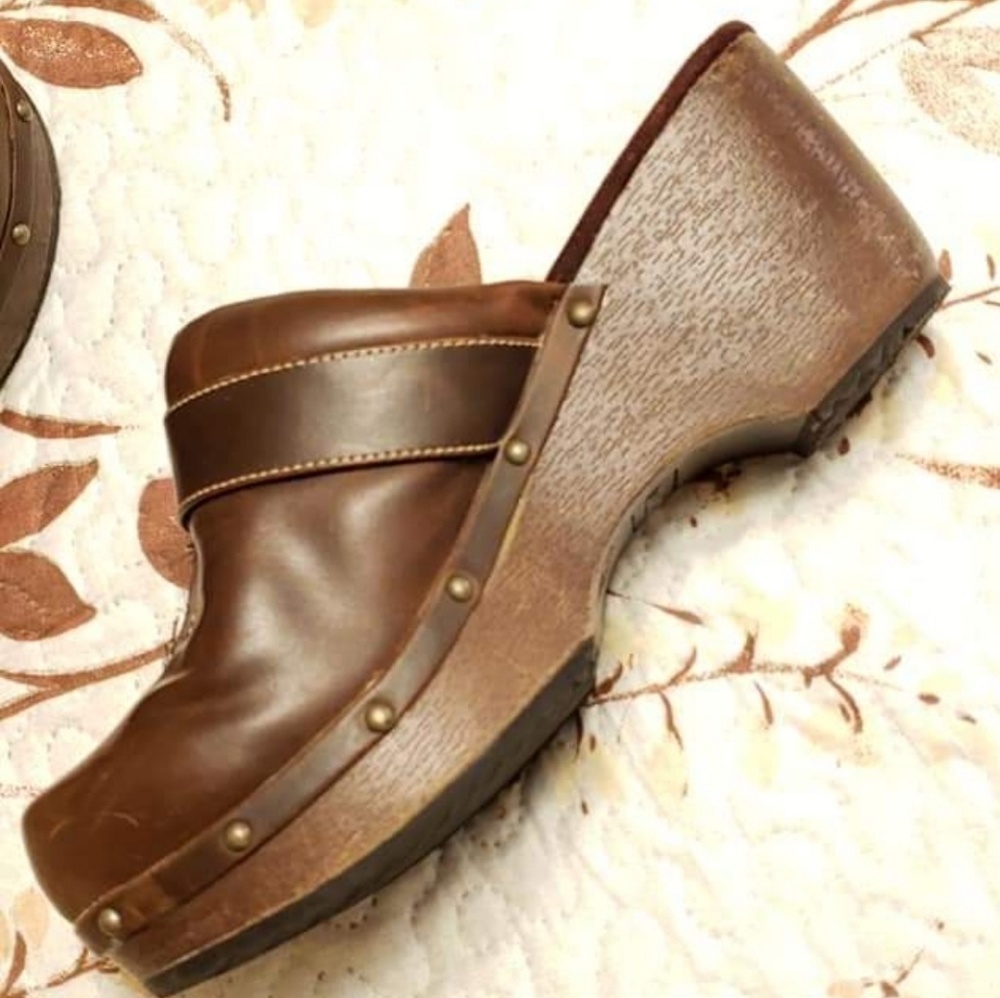 Shoes - Picture 2 of 3